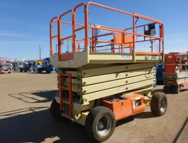 Ножничный подъемник JLG M3369LE
