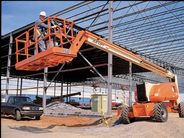 Самоходный коленчатый подъемник JLG 800A