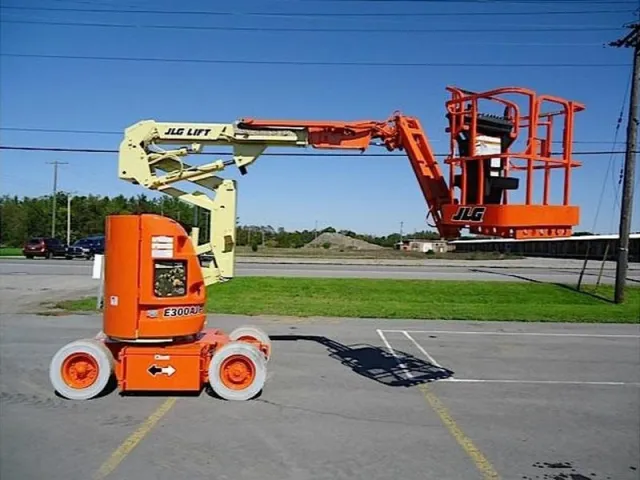 Самоходный коленчатый подъемник JLG E300AJP
