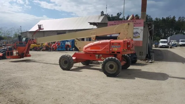 Самоходный коленчатый подъемник JLG E 600 JP