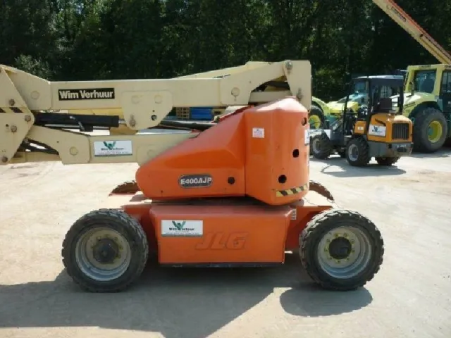 Самоходный коленчатый подъемник JLG E400AJP