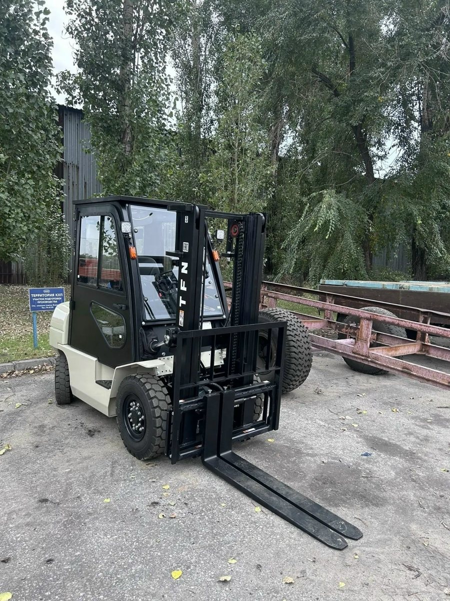Погрузчик TFN CPCD25 LFL3000 с вилами